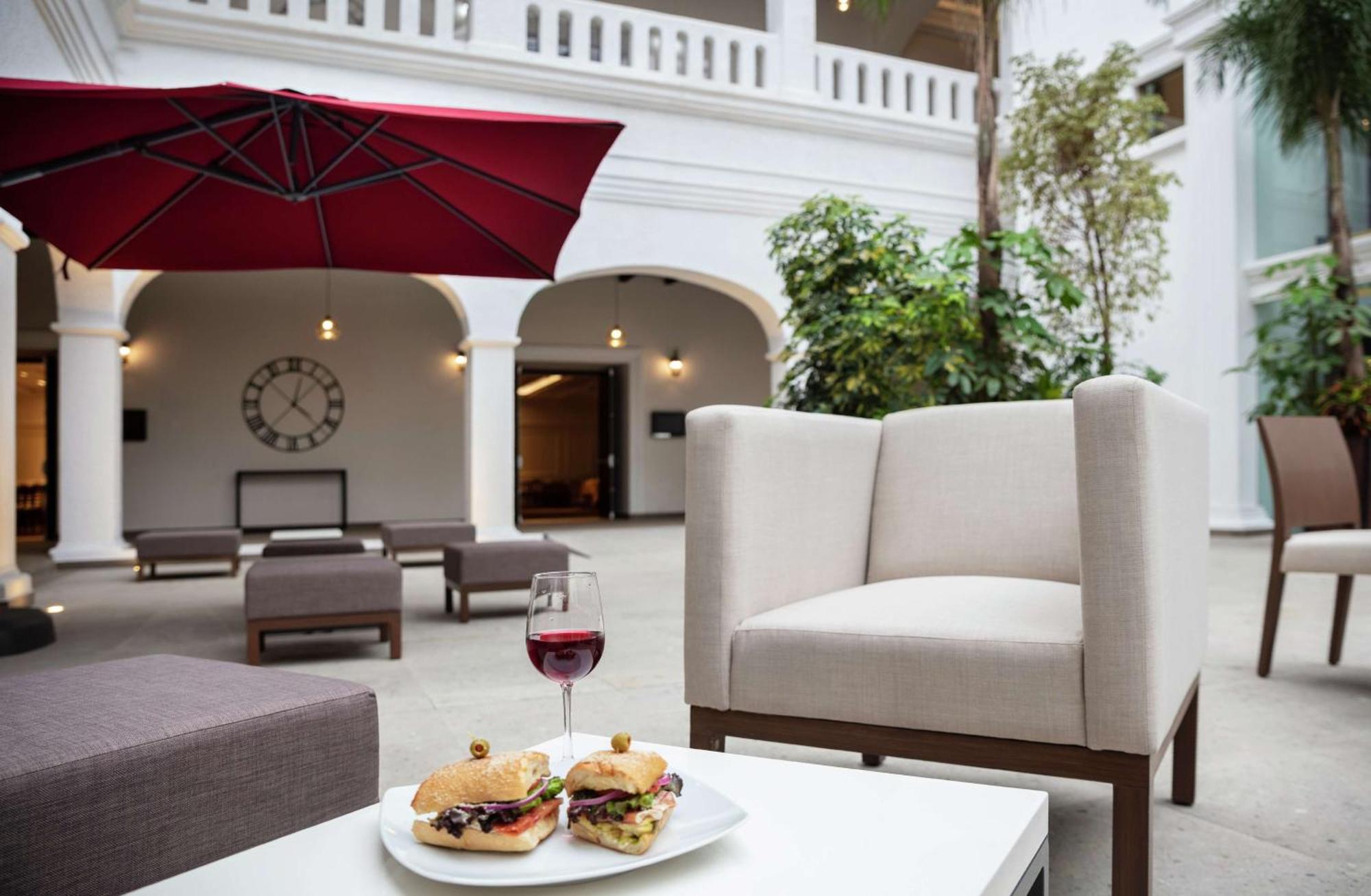 מלון Doubletree By Hilton טולוקה מראה חיצוני תמונה